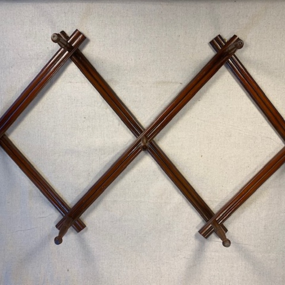 VG Vintage Wood Accordion Mug Display Peg Rack - Picture 2 of 10